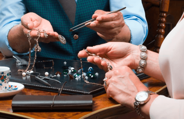 Alten Schmuck verkaufen – Tipps für einen sicheren und erfolgreichen Verkauf